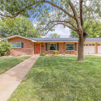 105 Redwood Ln, Levelland, TX 79336