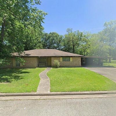 106 Walker St, Liberty, TX 77575