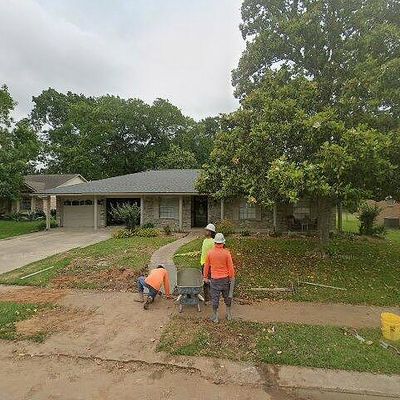 107 Pine St, Lake Jackson, TX 77566