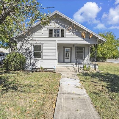 107 W 1 St St, Lampasas, TX 76550