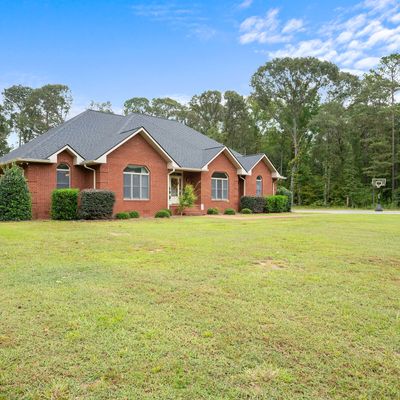 1076 Plantation Dr, Sandersville, GA 31082