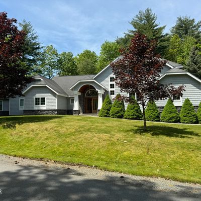 109 Winding Wall Dr, Hawley, PA 18428