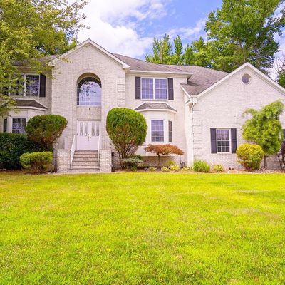 11 Golden Valley Dr, North Brunswick, NJ 08902