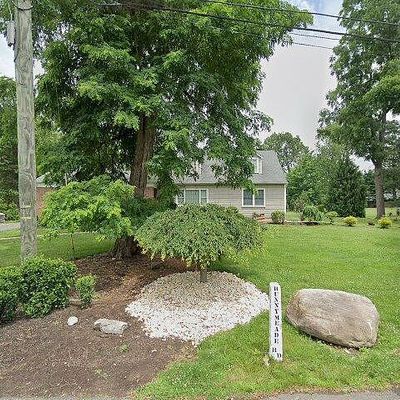 1 Runnymede Rd, Colonia, NJ 07067