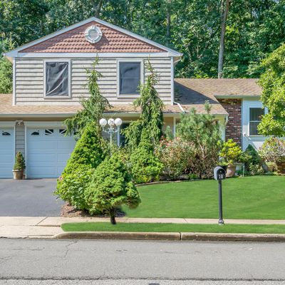 10 Glen Arden Dr, Howell, NJ 07731