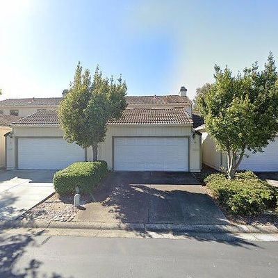 10 Knoll Ct, Hercules, CA 94547