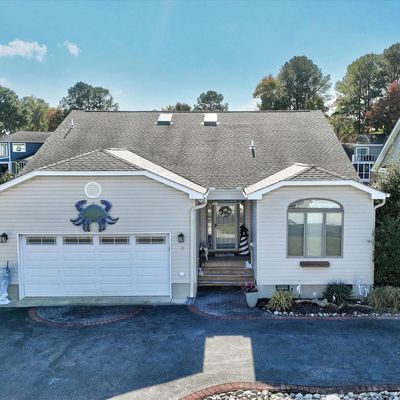 10 Waters Edge Ct, Berlin, MD 21811