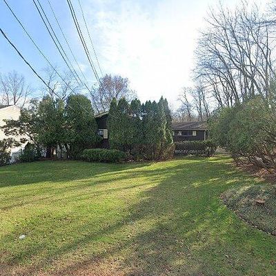 100 Pier Ln, Fairfield, NJ 07004