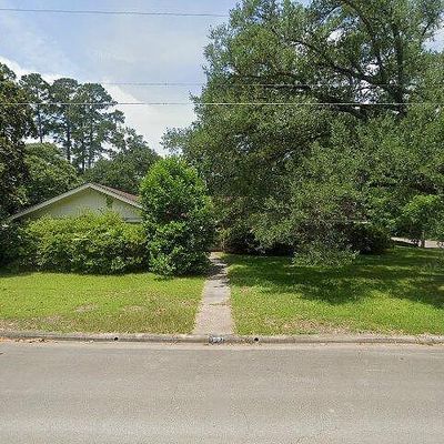 1002 S College Ave, Cleveland, TX 77327