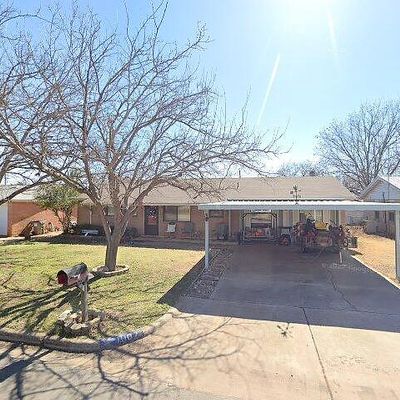 1007 W Louisa Ave, Iowa Park, TX 76367