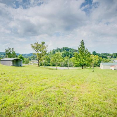 101 Ridge Rd, Fall Branch, TN 37656