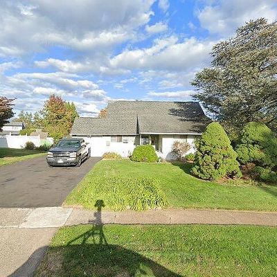 12 Hook Rd, Levittown, PA 19056