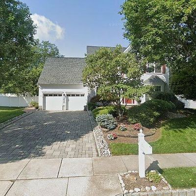 12 Larkspur Dr, Dayton, NJ 08810