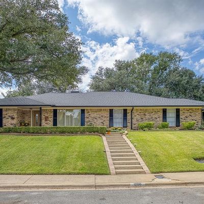 1206 Westwood Dr, Henderson, TX 75654