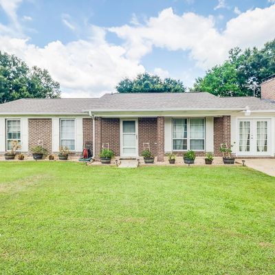 1208 King Henry Dr, Ocean Springs, MS 39564