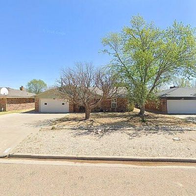 1209 Mills Ave, Dumas, TX 79029