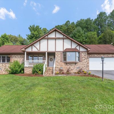 121 Mountain Valley Dr, Hendersonville, NC 28739