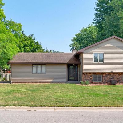 1212 Greenridge Dr, Onalaska, WI 54650