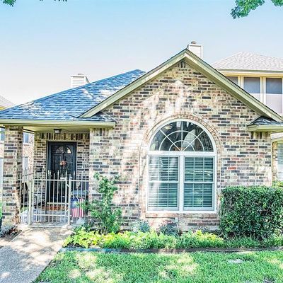 1227 Woodland Park Dr, Hurst, TX 76053