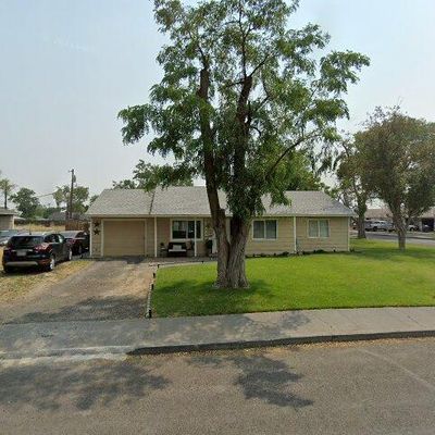 1232 Arlington Dr, Moses Lake, WA 98837