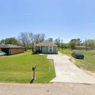 111 Plum St, La Marque, TX 77568