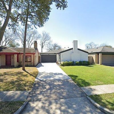 11207 Wood Lodge Dr, Houston, TX 77077