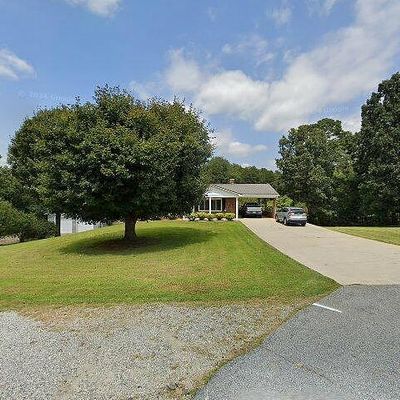 1124 Apple Ln, Hudson, NC 28638