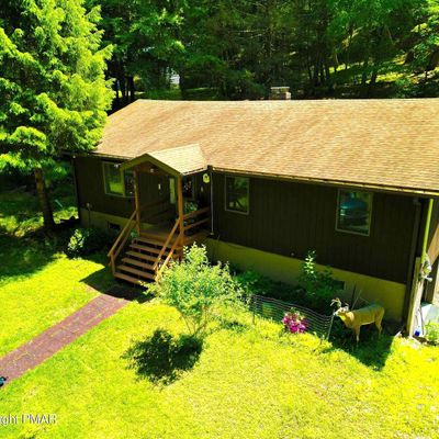 1131 Mink Ct, Bushkill, PA 18324