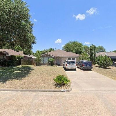 1322 Shadowlake Dr, Sealy, TX 77474