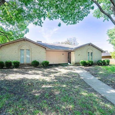 135 Bailey Dr, Desoto, TX 75115