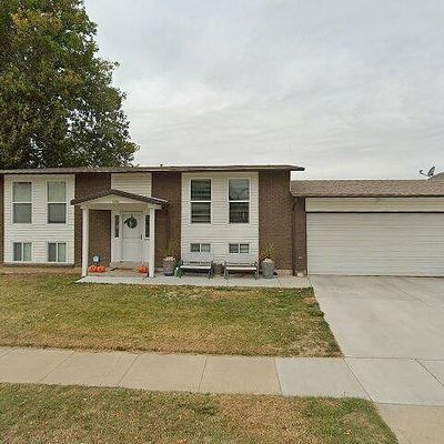 1353 Dallas St, Syracuse, UT 84075