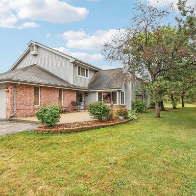 13588 W Fountain Ct, New Berlin, WI 53151