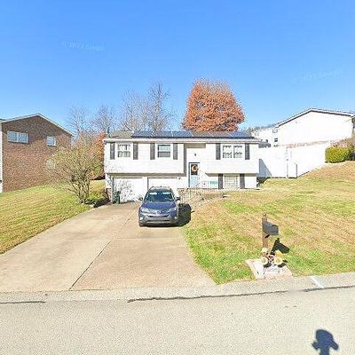 136 Penn Crest Dr, White Oak, PA 15131