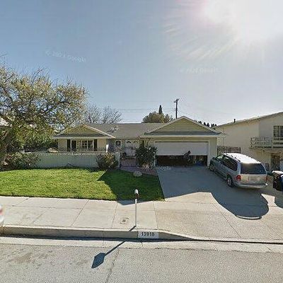 13918 Aldergrove St, Sylmar, CA 91342