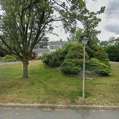 14 Iroquois Dr, Livingston, NJ 07039