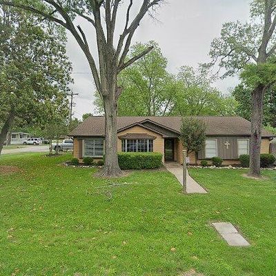 1420 Smith St, Waller, TX 77484