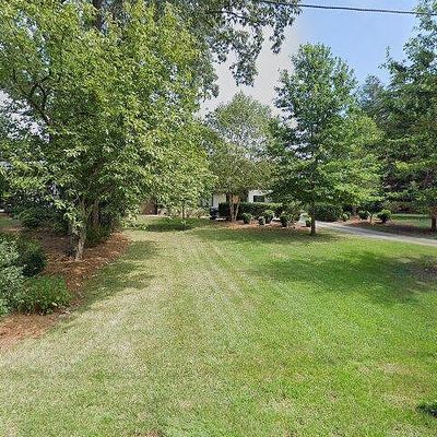 1425 6 Th Street Cir Nw, Hickory, NC 28601