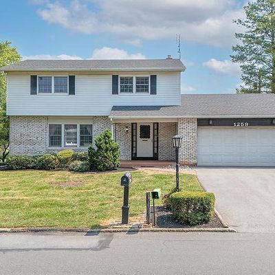 1259 Walnut Ln, Macungie, PA 18062