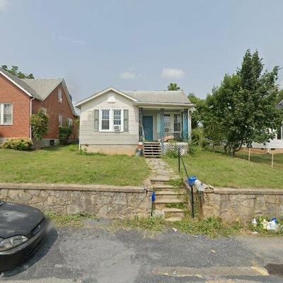 128 S Waverley St, Staunton, VA 24401