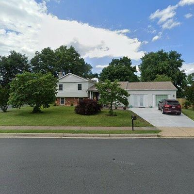 12806 Pinecrest Rd, Herndon, VA 20171