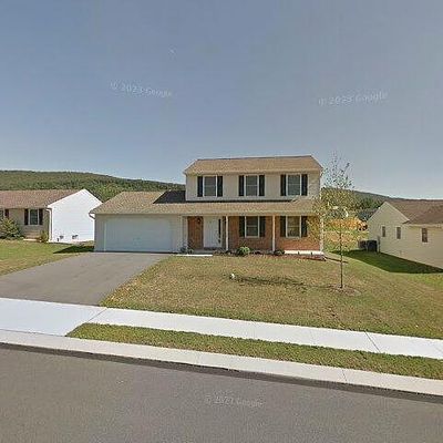 13 Meadow Dr, Newmanstown, PA 17073