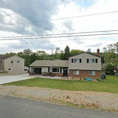 130 Penn Woods Dr, Irwin, PA 15642