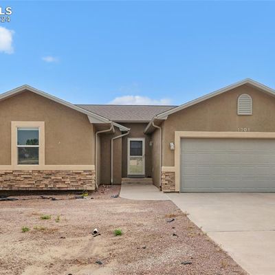 1301 N Challenger Dr, Pueblo, CO 81007