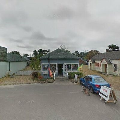 1306 Bay Ave, Ocean Park, WA 98640