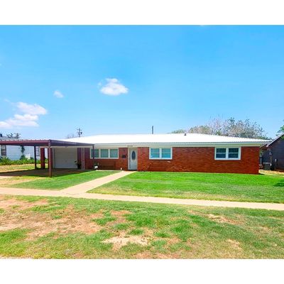 1309 E Lons St, Brownfield, TX 79316