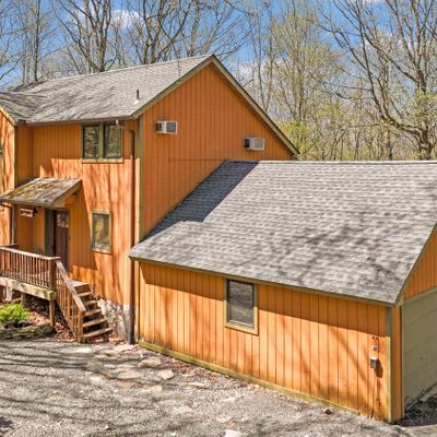 131 White Pine Dr, Milford, PA 18337