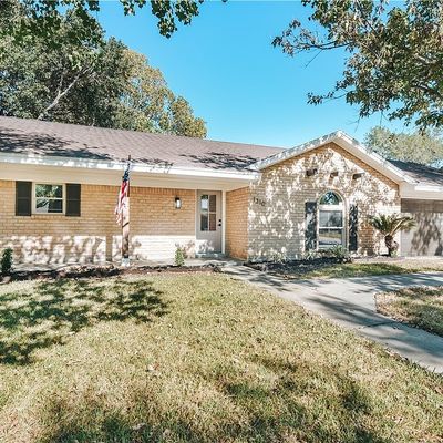 1310 Plantation Rd, Victoria, TX 77904