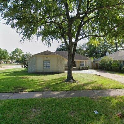 15419 Meadow Village Dr, Houston, TX 77095