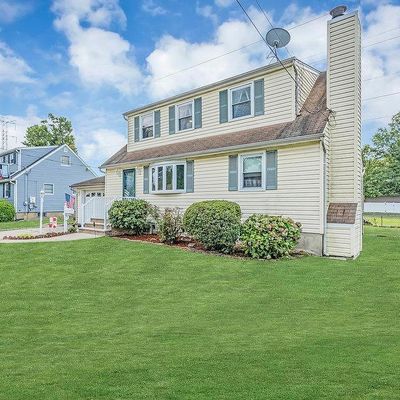 16 Deerwood Ave, Edison, NJ 08817