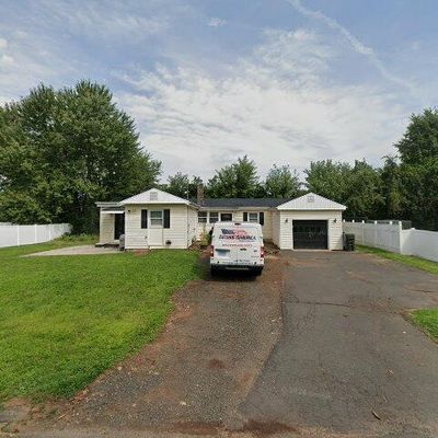 15 Mattabassett St, Berlin, CT 06037